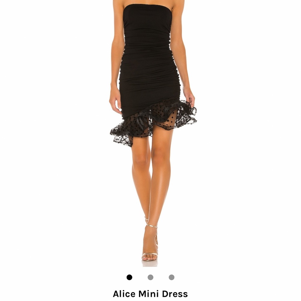 Super cute and flattering cocktail dress